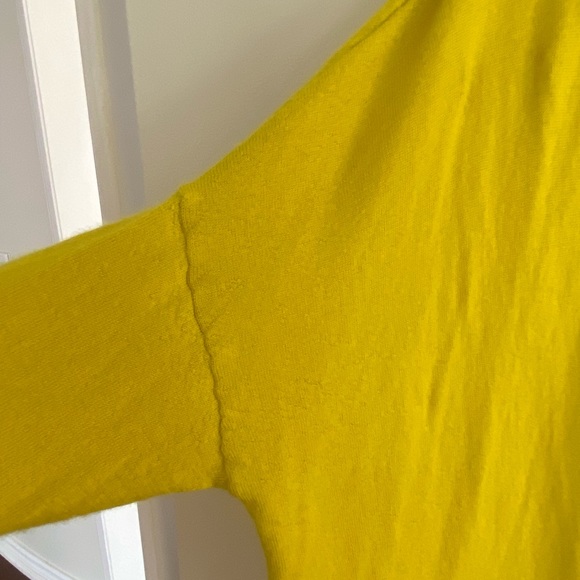 100% cashmere blouse, very good quality and soft, tried on twice only - Picture 2 of 5